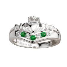 I have wanted this ring for a long time. Claddagh Ring Sterlingsilber Mit Steinchen