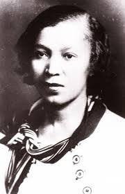 Aurelia Goodman's Instagram, Twitter & Facebook