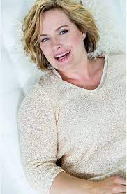 Short Hairstyles For Over 40 And Overweight Short Hair Styles For Round Faces Short Hair Styles Plus Size Hairstyles