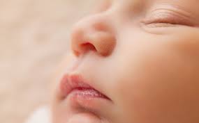 Daraus ergibt sich aber auch, dass 30% der babys noch oftmals nachts wach. Baby Weint Im Schlaf Das Kannst Du Dagegen Tun