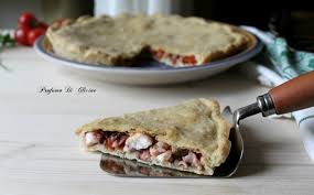 Stendete il rimanente impasto e usatelo per chiudere la tiella. Tiella Di Gaeta Al Polpo Ricetta Tipica E Caratteristica Di Gaeta