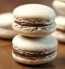Macarons A La Noisette Et Nutella Recette Nutella Recette Recette Macaron Recettes De Cuisine