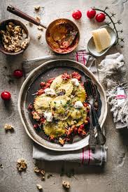 Ravioli Mit Walnuss Auberginen Ricotta Fullung Und Tomatensauce Tinastausendschon Rezept Ricotta Ravioli Lebensmittel Essen