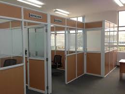 Namun bukan tidak mungkin apabila anda mengaplikasikannya pada rumah. Agen Partisi Kantor Bandung Workstation Bandung Hal Hal Yang Perlu Diperhatikan Dalam Mendesain Partisi Ruangan Kantor