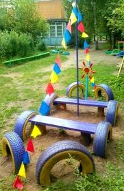 20 Garden Decorations And Kids Toys Made With Recycled Tires Aire De Jeux Pneus Aire De Jeu Enfant Coure Prescolaire