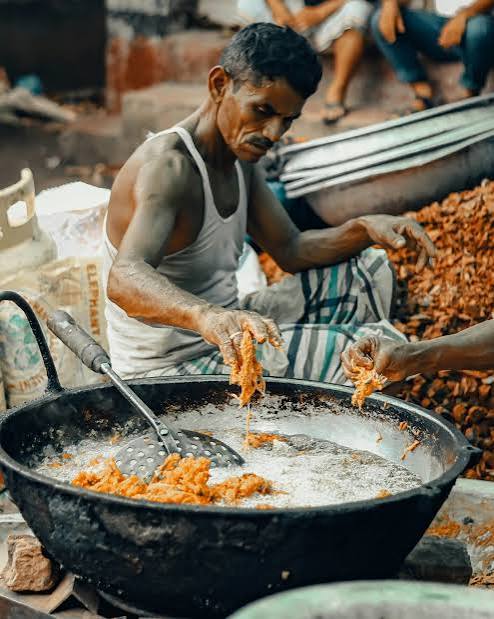 दशकों में भारतीय स्ट्रीट फूड का विकास: हाथगाड़ियों से लेकर फ्यूजन ट्रेंड्स तक - चटनी से परे