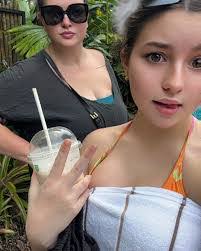 Grace Powell's Instagram, Twitter & Facebook