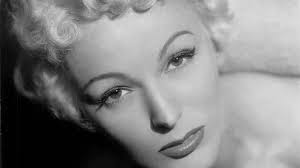 Helen O'Brien, superba spioană româncă din Marea Britanie care l-a dat  afară pe Nicu Ceauşescu din clubul ei, pentru că i-a pipăit animatoarele