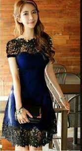 Kebaya dress berbahan brokat nuansa peach ala nia ramadhani terlihat lebih modern dengan aksen peplum dan ruffle pada bagian pinggang Cantik Dan Menawan Dengan 7 Gaun Brokat Yang Fashionable Dan Jenis Jenis Kain Brokat Yang Harus Kamu Ketahui