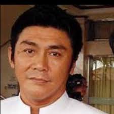 Mr. Raymond Chow gave me my name, Jackie Chan. I officially joined Golden  Harvest in the 1980's. Back then, my English name was 'Jacky Chan'. I  remember him saying to me, “You're