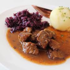 Auf Instagram Sauerbraten Haute Mal Eine Gulaschvariante Rezept Fur 6 Personen Sauerbraten Einlegen 1 5 Kg Rezepte Sauerbraten Rindfleisch