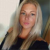 Shirley Hofstra's Instagram, Twitter & Facebook