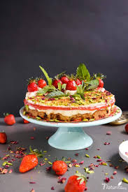Man kann den kuchen noch mit zimt bestreuen. Erdbeer Rhabarber Torte Vegan Zuckerfrei Naturita By Margarita