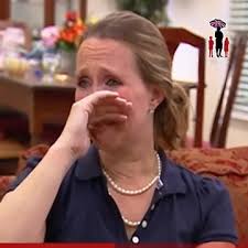 Jo meets Blythe Newsome, a mum-of-six from California who has just faced  divorce, repossession and the death of her closest friend. Forced into a  smaller home, Blythe, 38, is sleeping