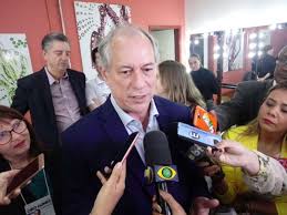 W latach 1989−1990 zajmował stanowisko burmistrza fortalezy. Em Ms Ciro Gomes Chama Bolsonaro De Idiota E Governo De Desastre Politica Campo Grande News