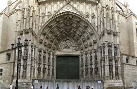 All'interno della cattedrale si trova una meravigliosa navata centrale e la pianta interna è un rettangolo di 116 metri di lunghezza, base di 5 suggestive navate. Cattedrale Di Siviglia Orari Biglietti E Guida Viviandalucia