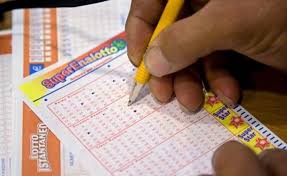 Lotto, 10elotto e superenalotto seguono un calendario di estrazioni preciso e pianificato, che prevede tre giorni di estrazioni in una settimana. Forte Vincita Al Superenalotto In Calabria Centrato Un 5 Di Oltre 200 000 Euro Soverato Web