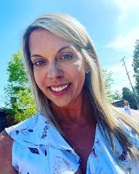 Lynn Redfern's Instagram, Twitter & Facebook