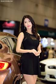 林レート屋 車モデルの高ラウンド 黒のドレスはまだとても魅力的です black dress little black dress dresses