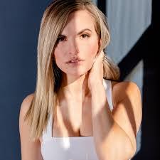 Jennifer Linson's Instagram, Twitter & Facebook