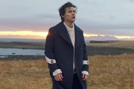Just stop your crying it's a sign of the times welcome to the final show hope you're wearing your best clothes. Harry Styles Sign Of The Times Music Video Mjsbigblog