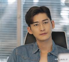 Wang Xiaochen is really miserable!Zhang Han pulls the underwear belt +  salty pig's hand in the play, can this actually pass the trial and go to  the star?