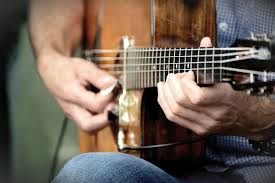Kalau dicermati lagi, hampir semua lagu di atas menggunakan chord dasar g dan c. 2 Tab Lagu Mudah Untuk Belajar Fingerstyle Pemula Nadagitar