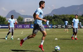 Ficou por apenas dois meses e jogou 9 partidas no clube, sendo logo depois contratado pelo brugge, da bélgica, por cerca de € 500 mil (r$ 2,1 milhões, na cotação da época) em negociação envolvendo o ituano. Enfim O Zagueiro Canhoto Fluminense Anuncia Chegada De Luan Peres Fluminense Ge