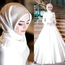 Sade Ve Asil Gelinlik Modelleri Kadinev Com In 2020 Wedding Hijab Styles Muslim Wedding Dresses Wedding Dress Long Sleeve