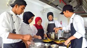 Fakulti seni lukis dan seni reka (melalui proses temu duga) 5. Diploma Pengurusan Hotel University College Bestari