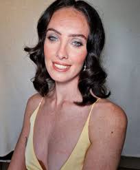 Hair and makeup artist Burnham, Slough A quick introduction! Hi, I'm Gemma,  I'm a Hair and makeup artist based in Burnham. My style is natural, soft  glam 🩷 I'm available for all