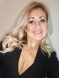 There is a sheep limping in the field at cliffe pools. If someone knows who  can help?