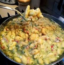 Pizza con mortadella bologna, crema di pecorino, provola ricetta realizzata da federica buccoli in queste serate più fredde fa sempre più piacere preparare qualcosa di caldo e confortevole da portare a tavola. Cavatelli Speck Rucola Crema Di Patate E Provola Cosa Cucino Oggi Ricette Di Cucina Con Foto Tutte Le Ricette Della Mia Cucina