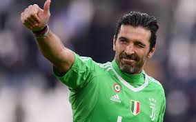 Sin buffon, el psg se ve obligado a buscar en el mercado un guardameta de nivel que le permita buffon permanecerá para siempre entre los gigantes del fútbol que han llevado con talento los. Psg Sign Gianluigi Buffon On One Year Deal After 40 Year Old Ended 17 Year Stay With Juventus