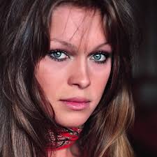 74 años cumple hoy la actriz y cantante española Josefa Flores González,  conocida como “Marisol” o "Pepa Flores". Actúa en filmes infantiles y  juveniles, entre ellos "Será un rayo de luz", "Ha