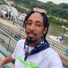 Roland Willis II (@NevaRight_Slime)