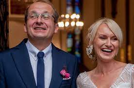 O co chodzi w tym sporze? Robert Gorski Wzial Slub Jego Zona Jest Mlodsza Od Niego O 14 Lat Ceremonia Byla Polaczona Z Chrztem Ich Coreczki