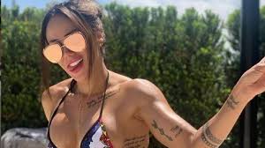 Created by flashychocolatea community for 1 year. Sonia Isaza Presume De Sus Hijos Mayores De Edad Y Arturo Vidal Les Muestra Su Amor