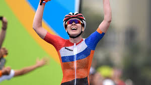 Tijdens de vierde en laatste rit van de ronde van burgos. Anna Van Der Breggen Wins Gold In The Womens Olympic Road Race After Dramatic Finale