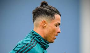 Cristiano ronaldo'nun 2000'ci yıldan 2019'a kadarki saç stilleri! Sporx On Twitter Ronaldo Nun Yeni Sac Stiline 1 Ve Arasindan Kac Puan