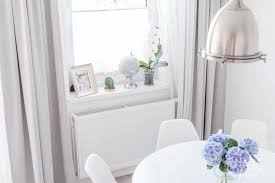 Jadalnia W Stylu Hamptons Nowojorskim Hamptons New York Style Dining Room Szare Zaslony Grey Curtains Majgull Jasnoszar Home Decor Curtain Lights Home