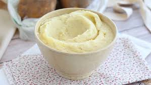 Cuilleres Aperitives A La Puree D Avocat Et Au Saumon Fume Parfumees A L Aneth Recette Ptitchef Alimentation Pomme De Terre Puree De Pommes De Terre Maison