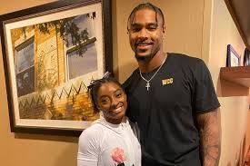 Hello there, in case you aren't aware, olympic legend simone biles and her boyfriend truly could not be any cuter. Simone Biles Boyfriend Jonathan Owens Praises Her Record Win