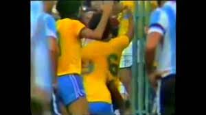 No primeiro confronto do grupo do brasil, a itália havia derrotado por 2 a 1 a seleção da argentina, que enfrentaria o brasil. Zico And Junior Brasil Vs Argentina 3 1 1982 World Cup Youtube