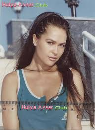 Hulya Avsar Resimleri Hulya Avsar Fotograflari Hulya Avsar Resim Hulya Avsar Genclik Resimleri Hulya Avsar Nostalji Resim Unlulerin Karikaturleri Unluler Kadin