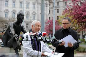 Színes képeken mutatjuk be, hogy áll a kossuth tér felújítása. Elkoltoztetik A Budapesti Jozsef Attila Szobrot