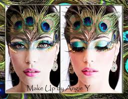Peacock Inspired Fantasy Make Up Accented With Rhinestones And Feathers Karneval Schminken Pfau Make Up Und Schminkgesichter