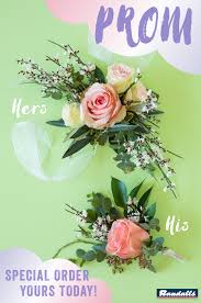 Corsages And Boutonnieres Made Easy At Your Local Store Wine And Liquor Corsage And Boutonniere Albertsons