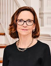 Lori Tuttle's Instagram, Twitter & Facebook