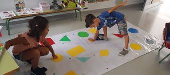 Conoce las figuras geométricas con nombres y sus características. Twister De Figuras Geometricas Aprender Juntos